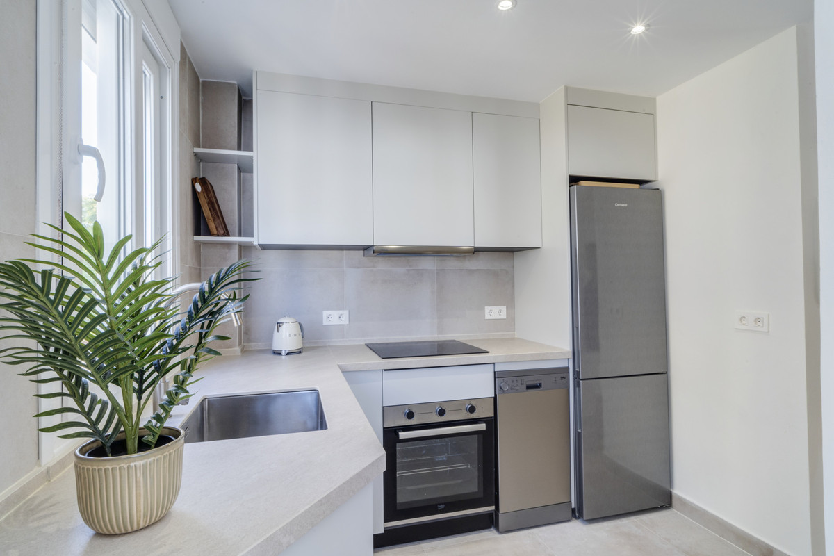 Apartment for sale in Estepona | 3 bedrooms H5084635
