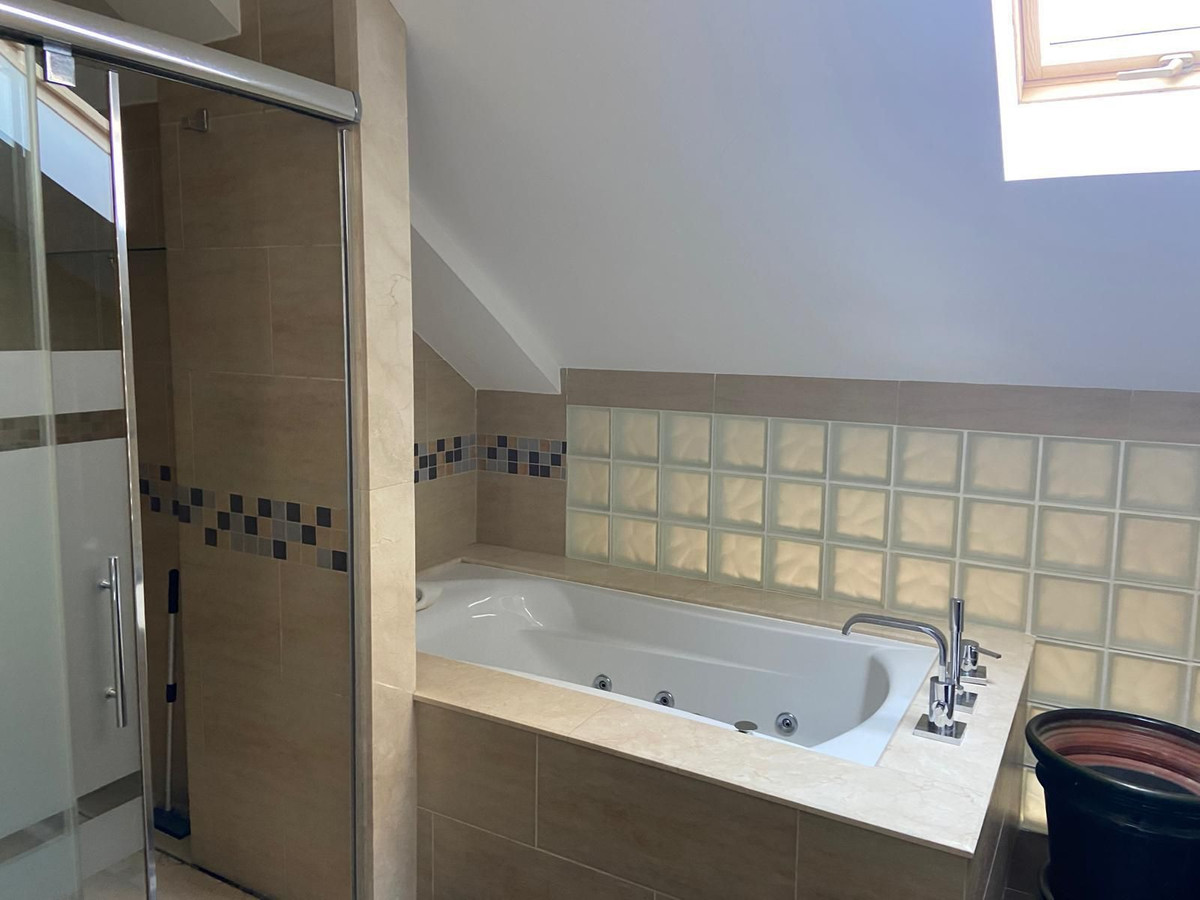 Appartement te koop in Estepona | 4 slaapkamers H5104891