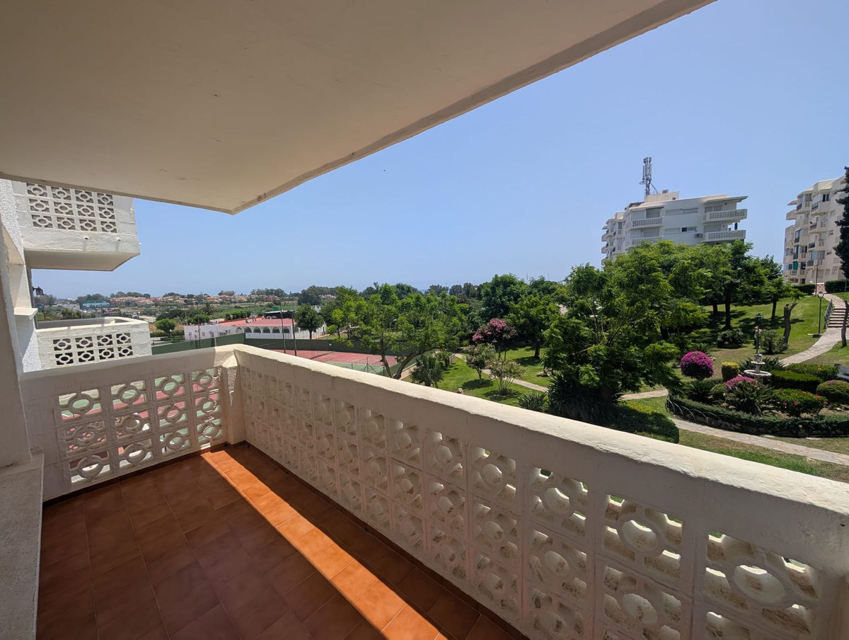 Apartment for sale in Estepona | 3 bedrooms H5105026