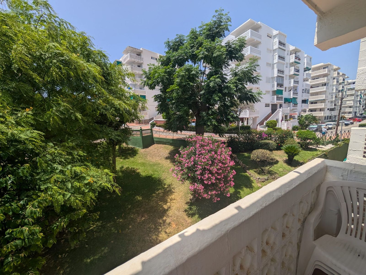 Apartment for sale in Estepona | 3 bedrooms H5105026