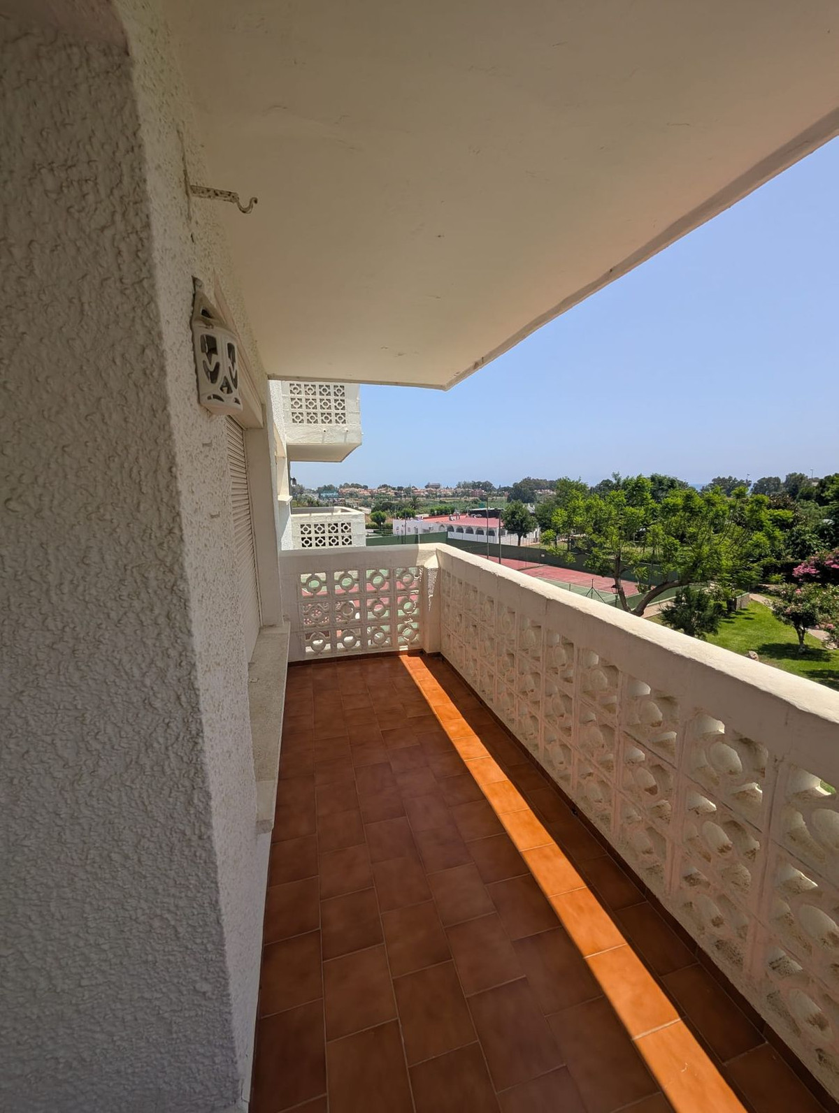 Apartment for sale in Estepona | 3 bedrooms H5105026