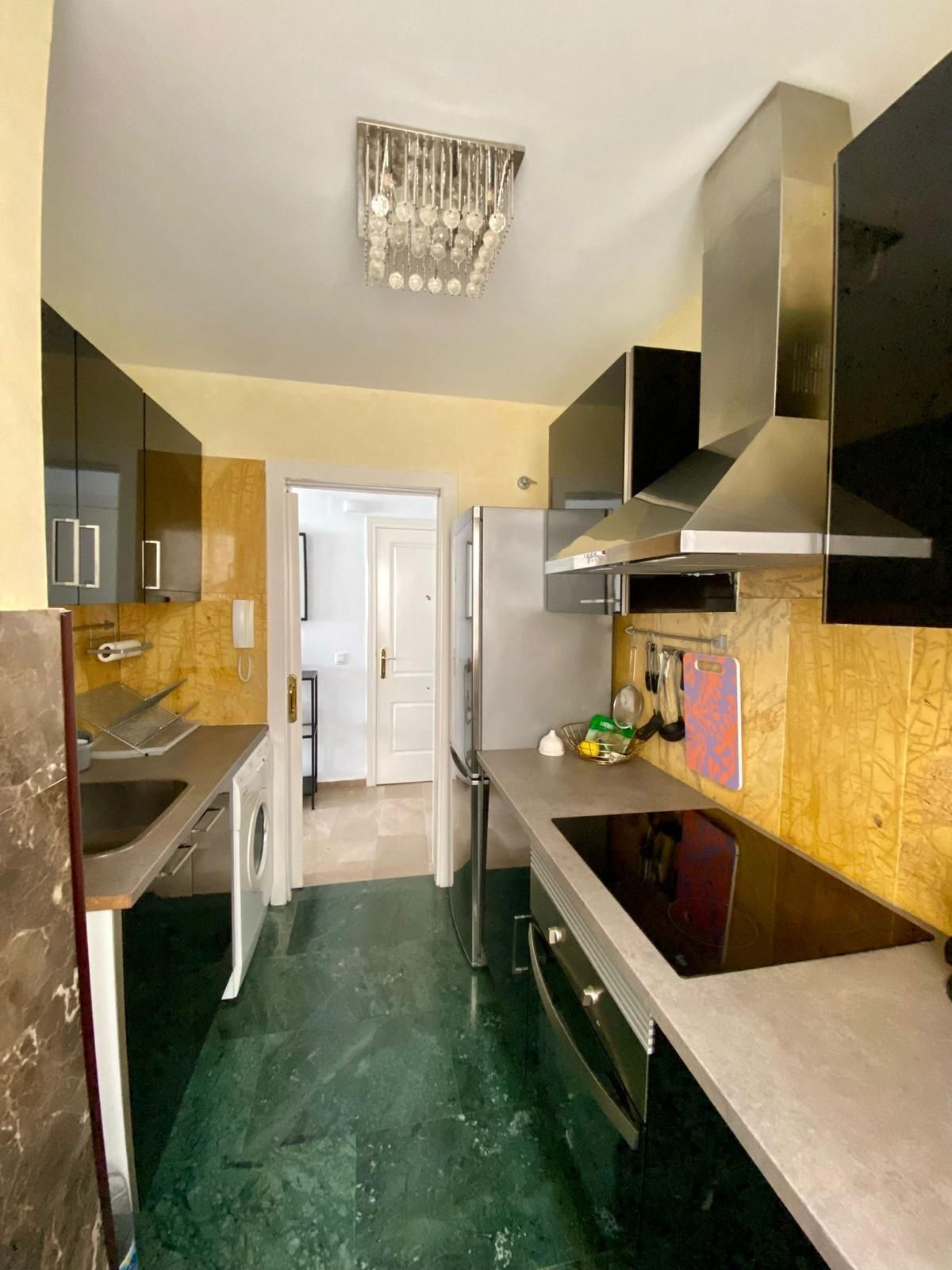 Appartement te koop in Estepona | 1 slaapkamers H5106028