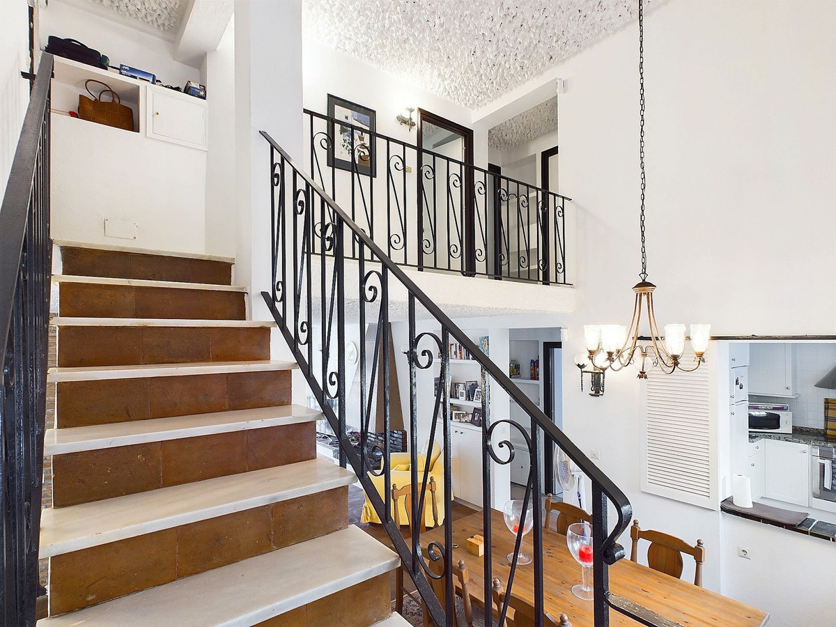 Duplex te koop in Estepona | 4 slaapkamers H5106376
