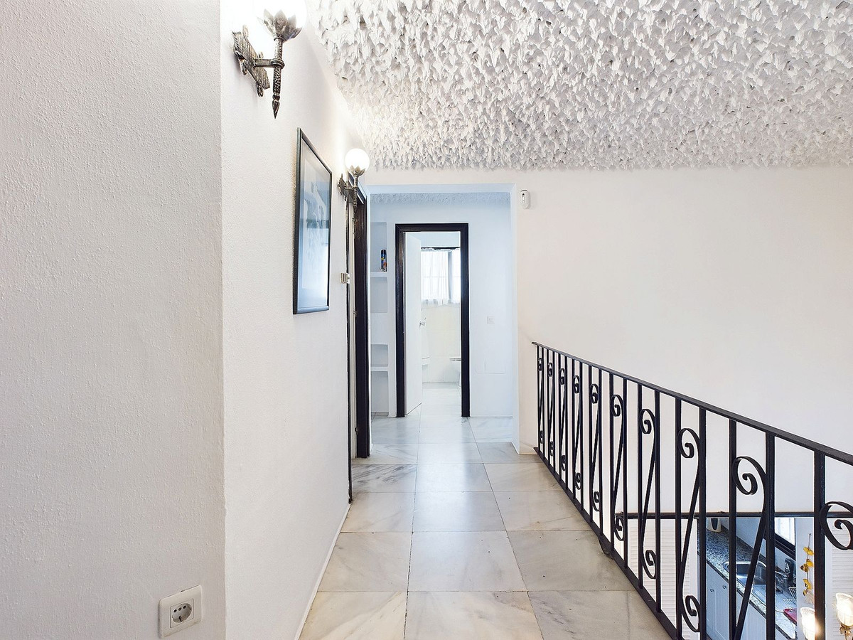 Duplex te koop in Estepona | 4 slaapkamers H5106376