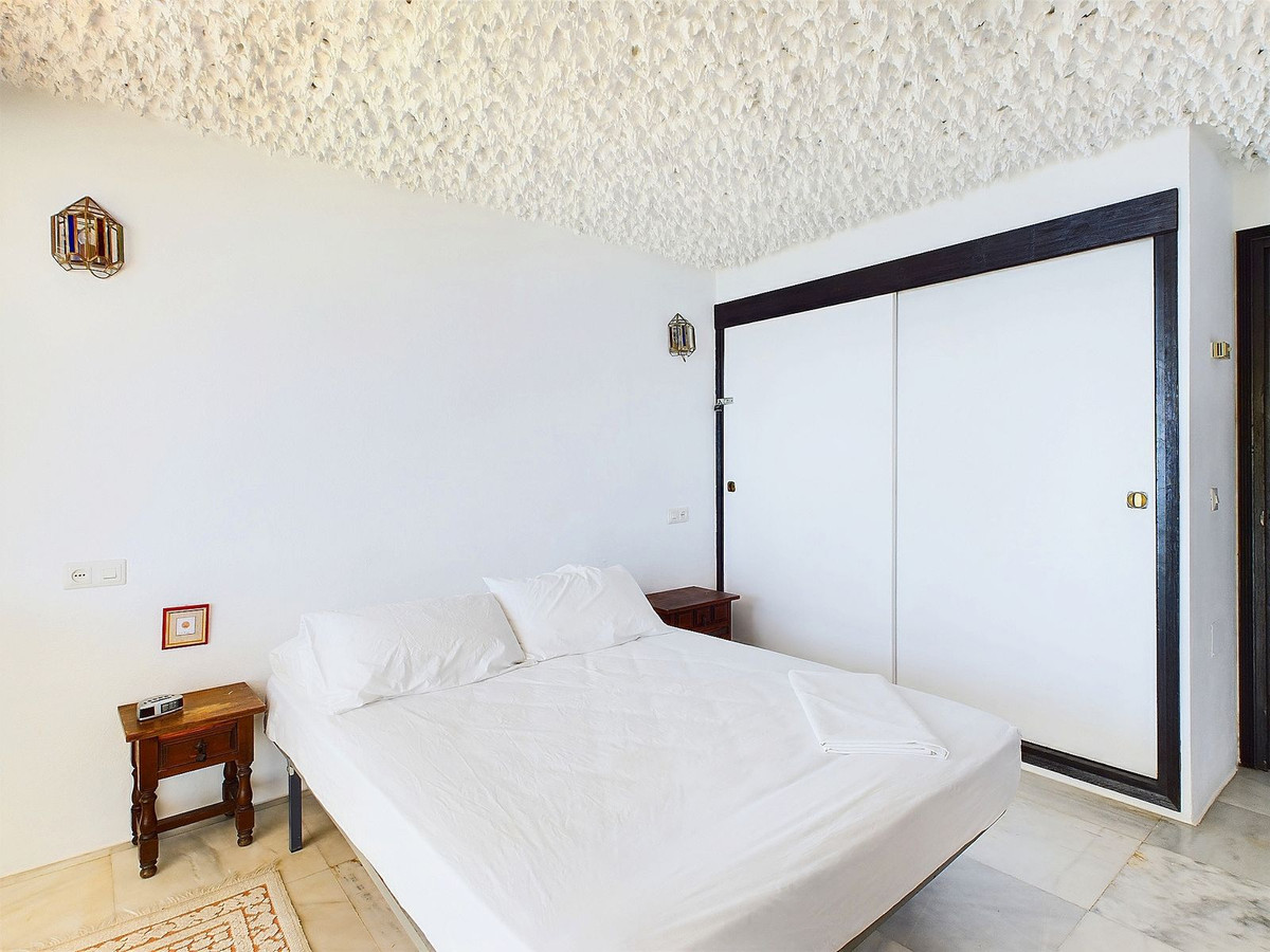 Duplex te koop in Estepona | 4 slaapkamers H5106376