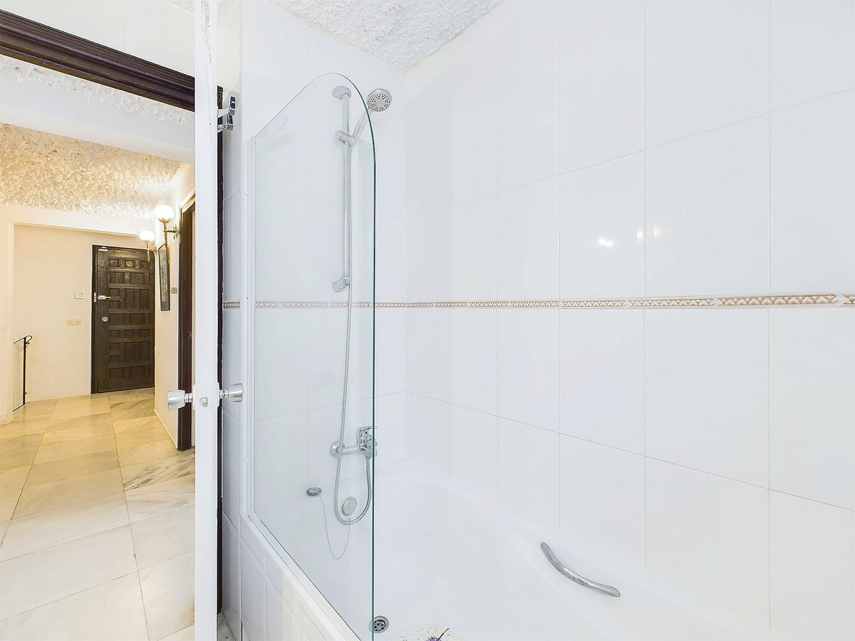 Duplex te koop in Estepona | 4 slaapkamers H5106376