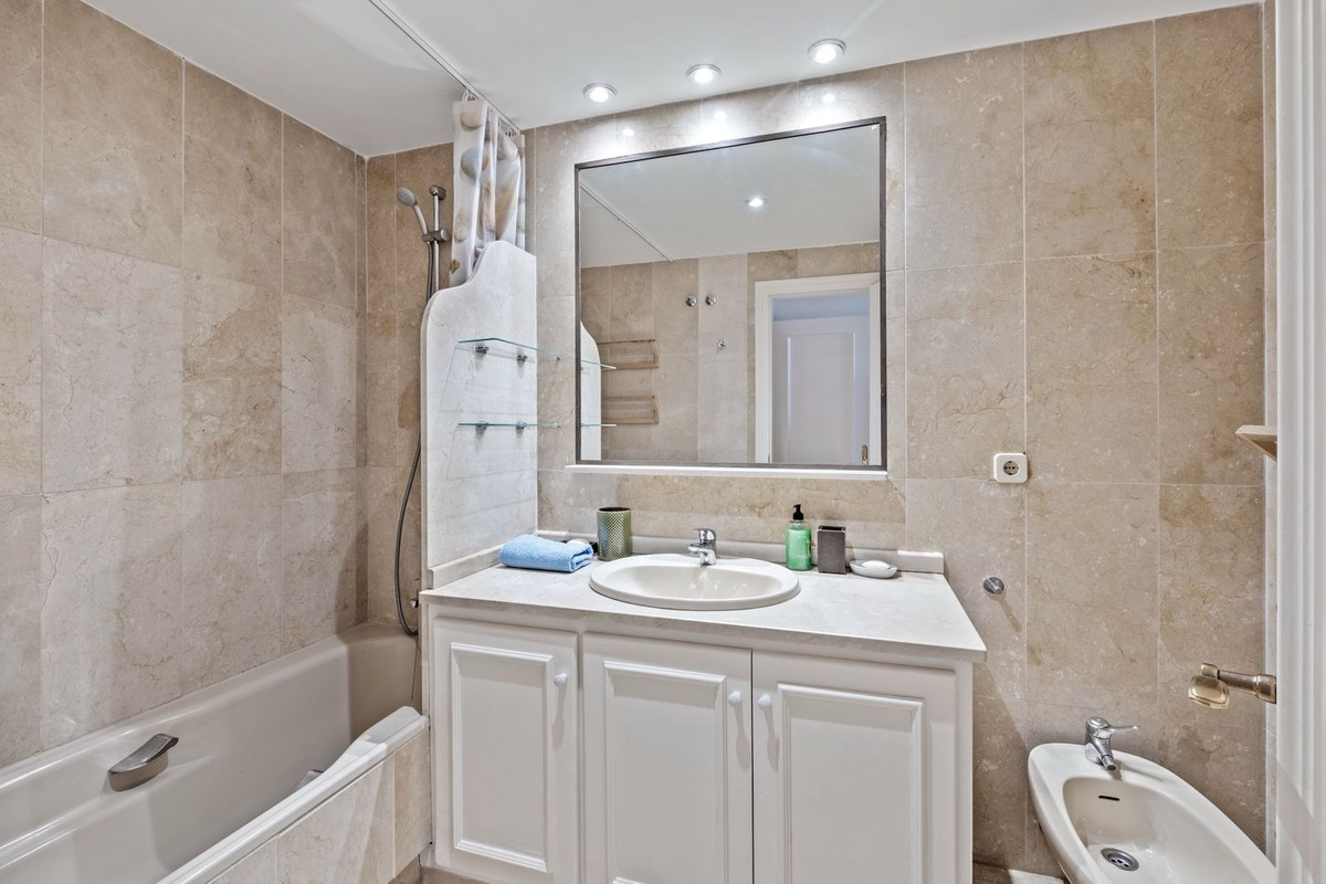 Appartement te koop in Estepona | 2 slaapkamers H5108536