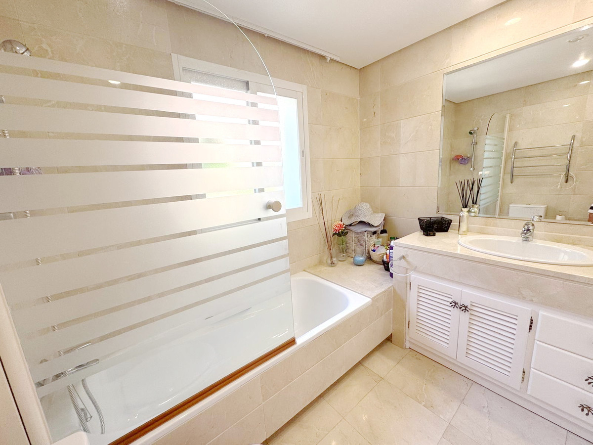 Appartement te koop in Estepona | 2 slaapkamers H5118250