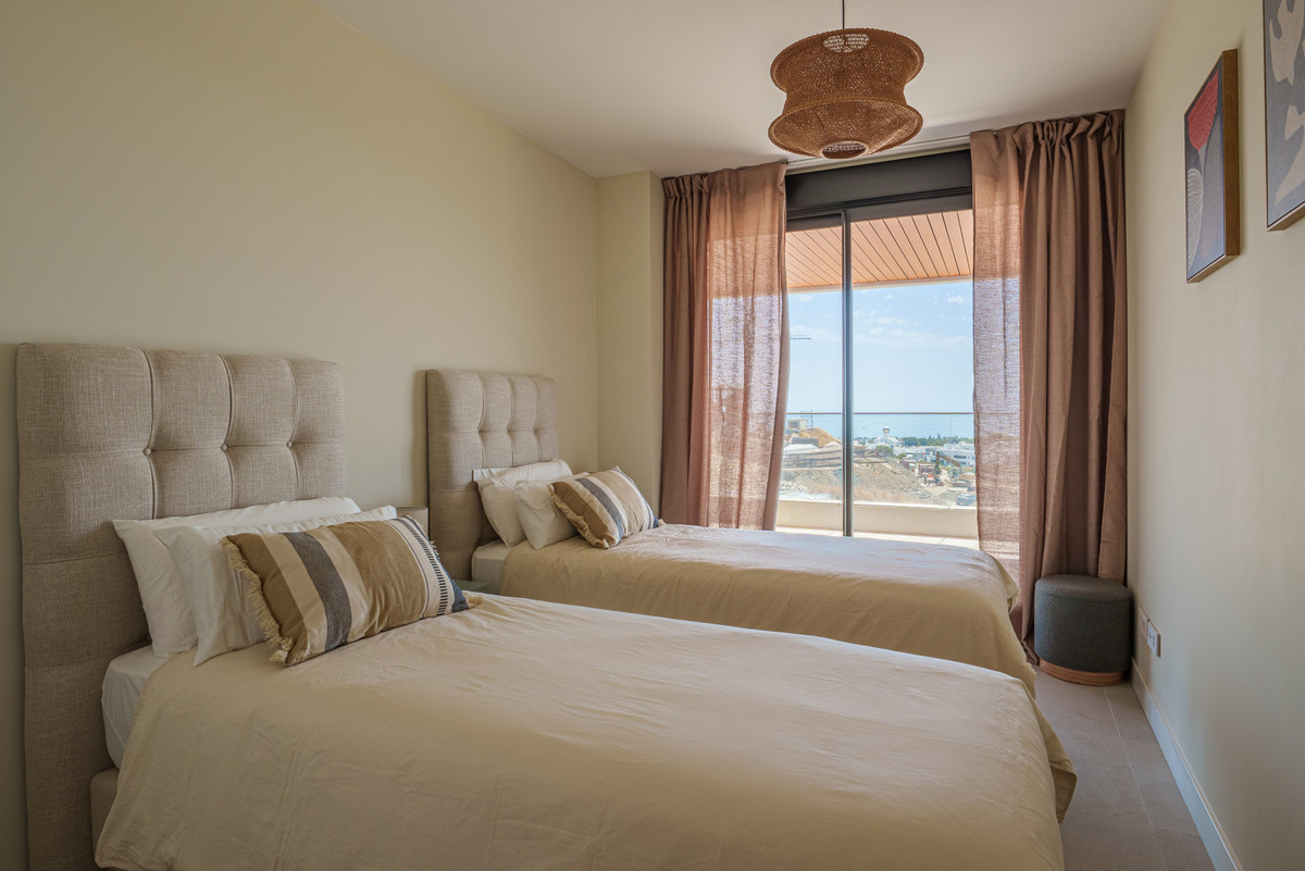 Apartment for sale in Estepona | 2 bedrooms H5122285
