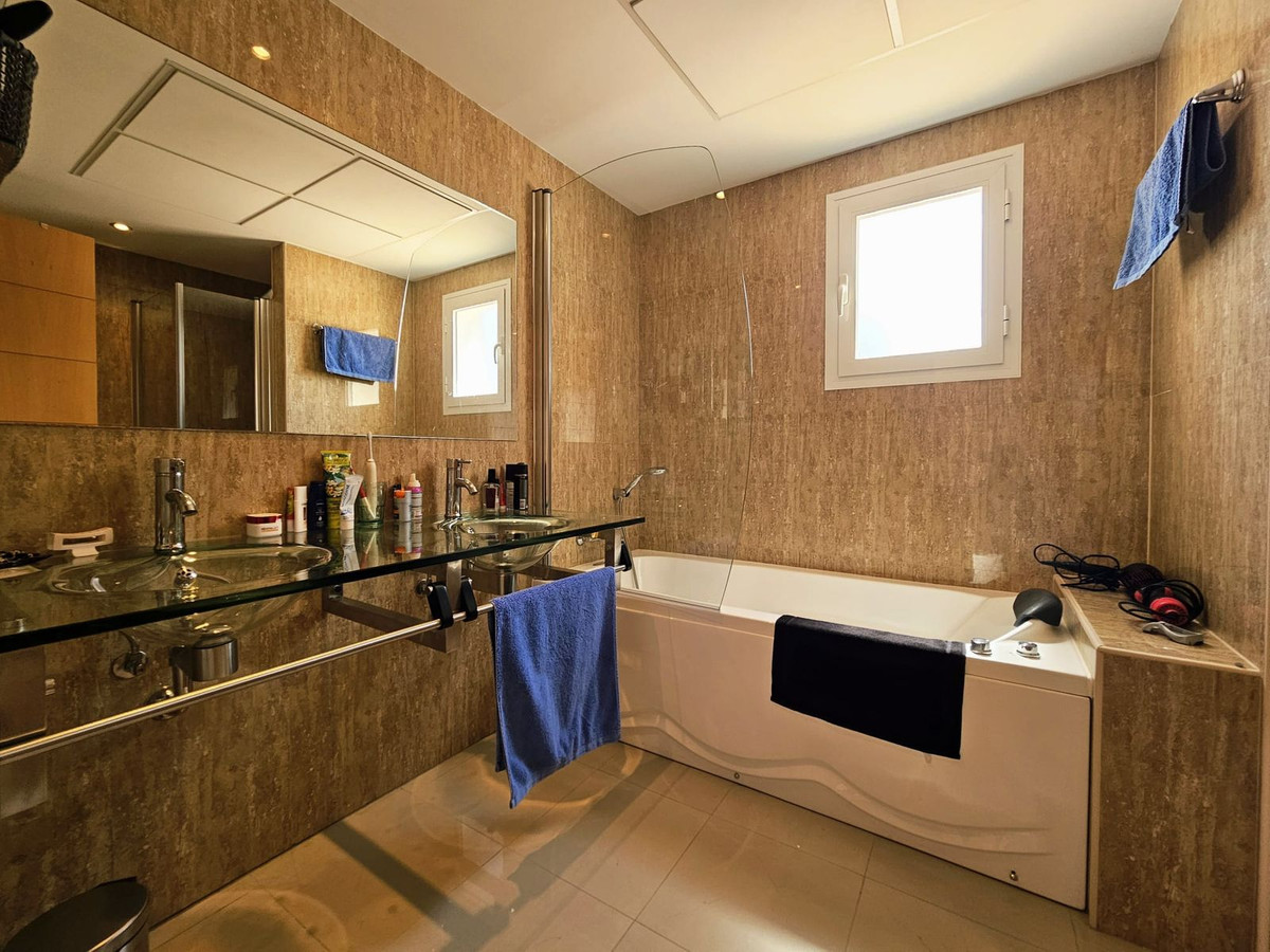 Appartement te koop in Estepona | 3 slaapkamers H5124160