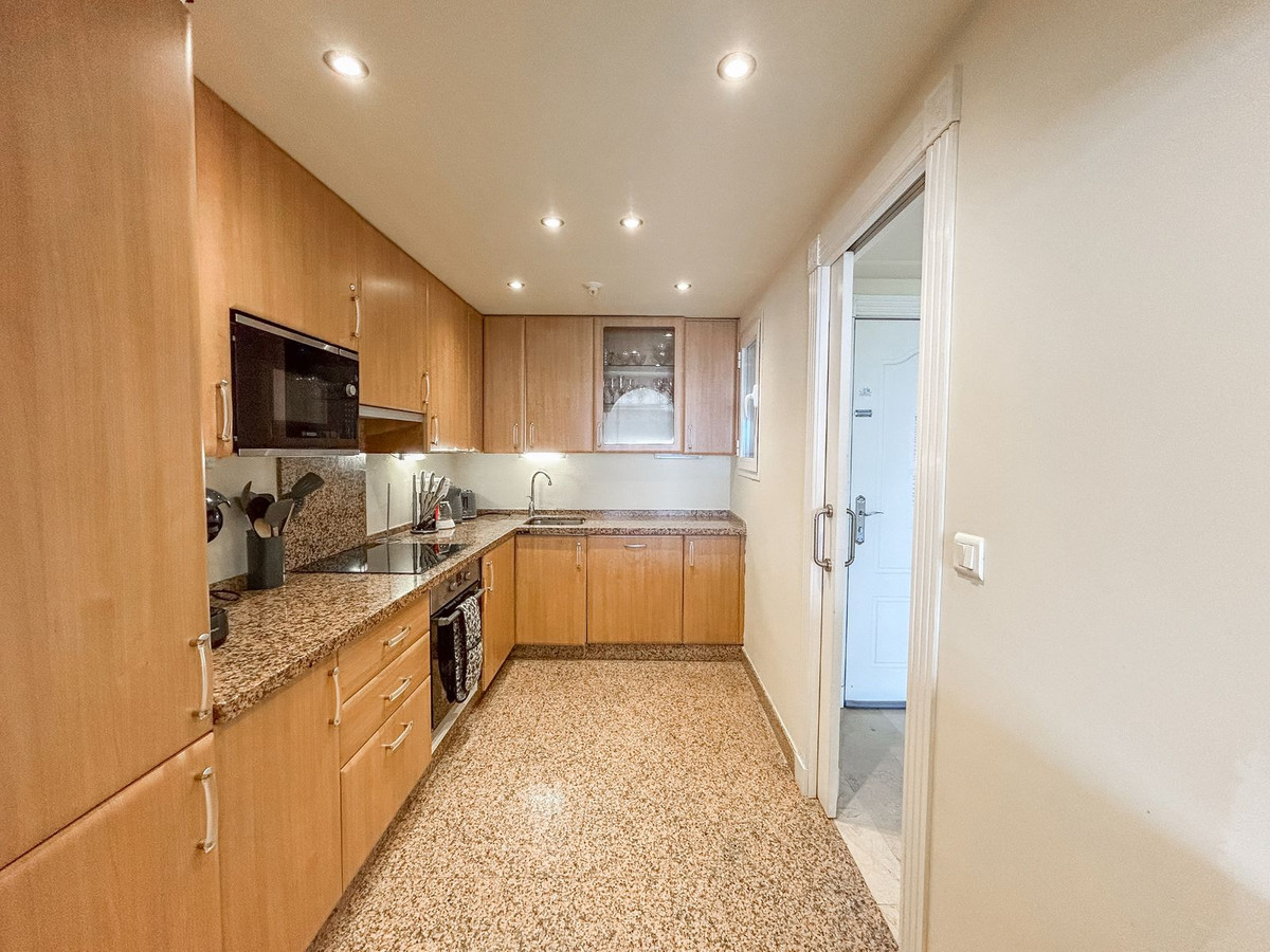 Appartement te koop in Estepona | 2 slaapkamers H5125003