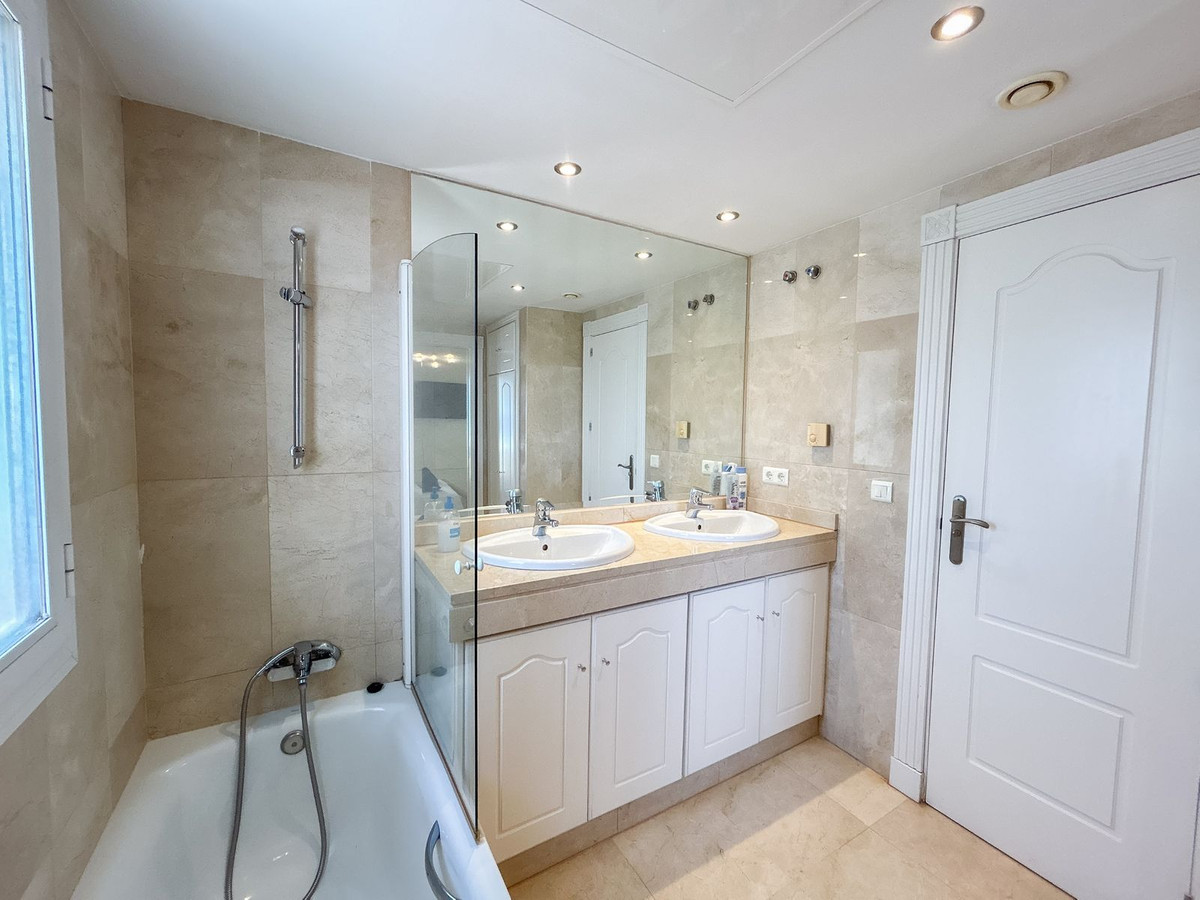Appartement te koop in Estepona | 2 slaapkamers H5125003