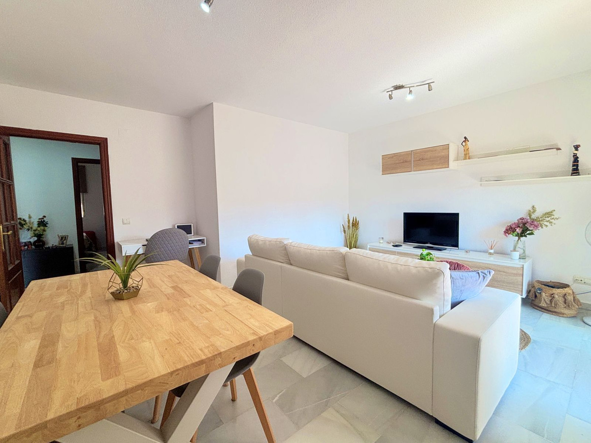 Apartment for sale in Estepona | 2 bedrooms H5129602