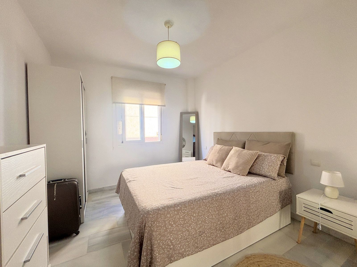Apartment for sale in Estepona | 2 bedrooms H5129602