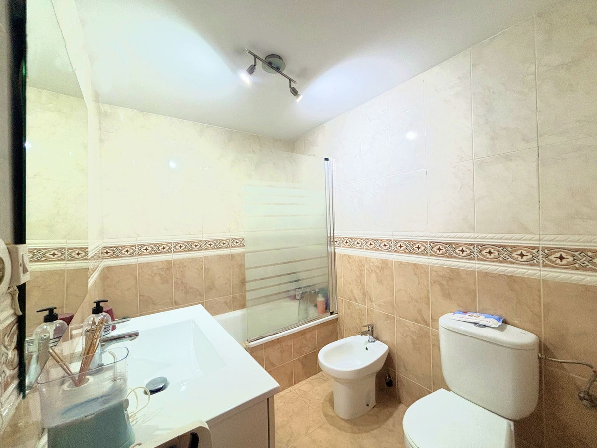 Apartment for sale in Estepona | 2 bedrooms H5129602