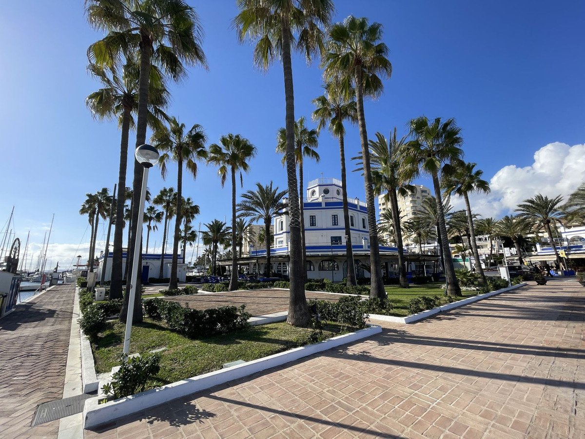 Apartment for sale in Estepona | 2 bedrooms H5129602