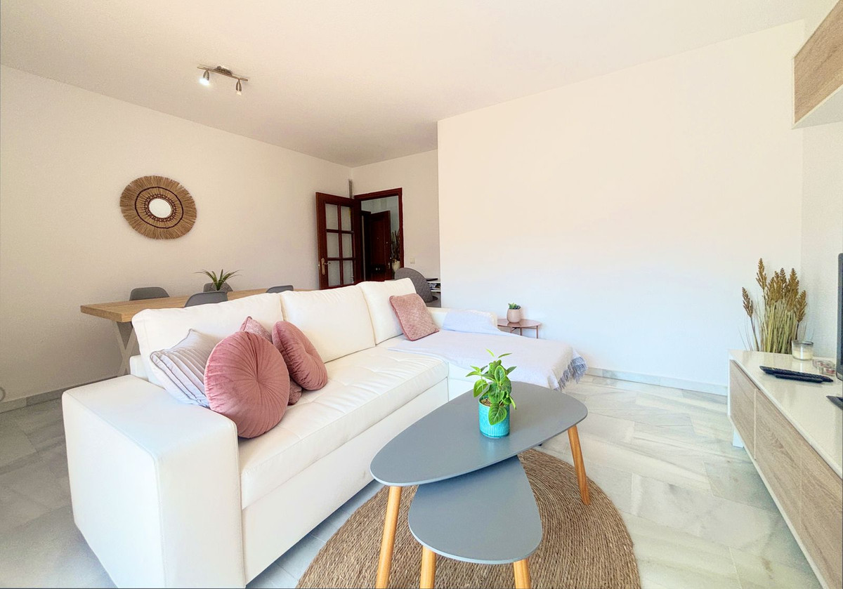 Apartment for sale in Estepona | 2 bedrooms H5129602