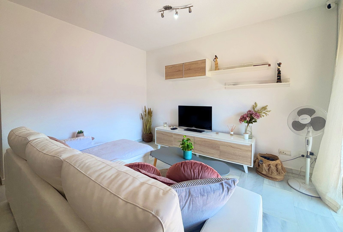 Apartment for sale in Estepona | 2 bedrooms H5129602