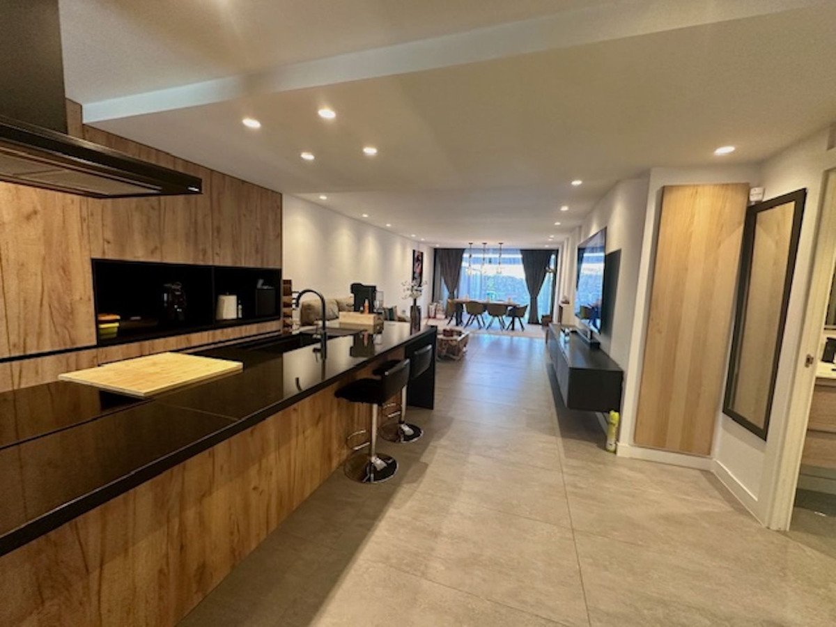 Apartment for sale in Estepona | 2 bedrooms H5130955