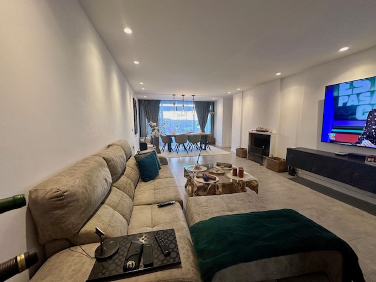 Apartment for sale in Estepona | 2 bedrooms H5130955