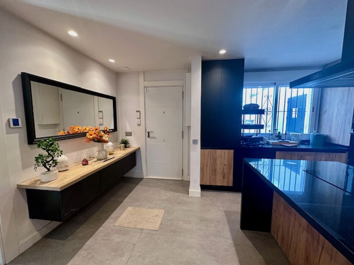 Apartment for sale in Estepona | 2 bedrooms H5130955