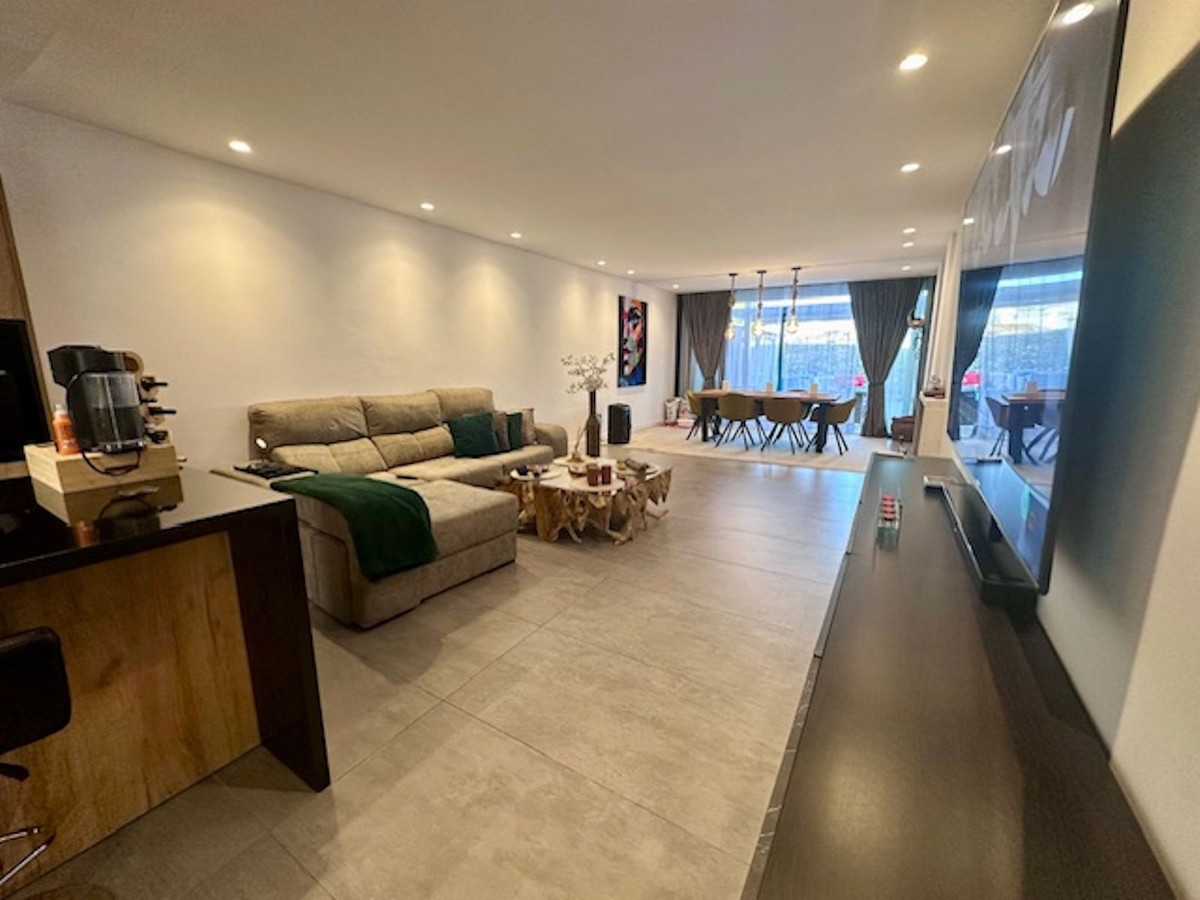 Apartment for sale in Estepona | 2 bedrooms H5130955