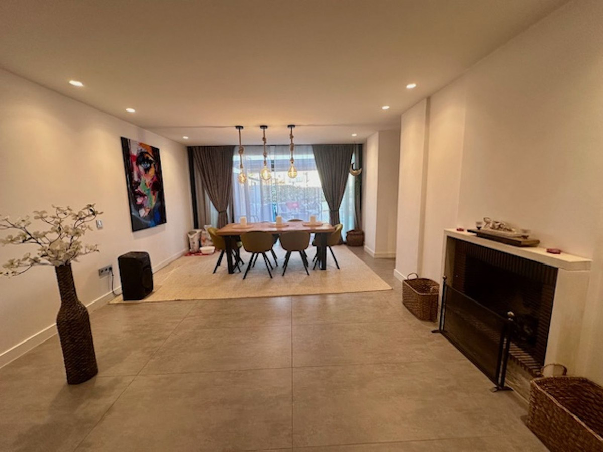 Apartment for sale in Estepona | 2 bedrooms H5130955
