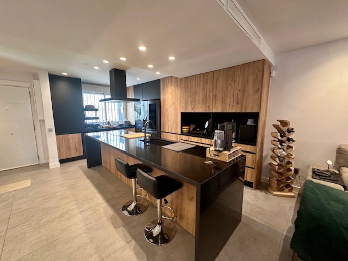 Apartment for sale in Estepona | 2 bedrooms H5130955