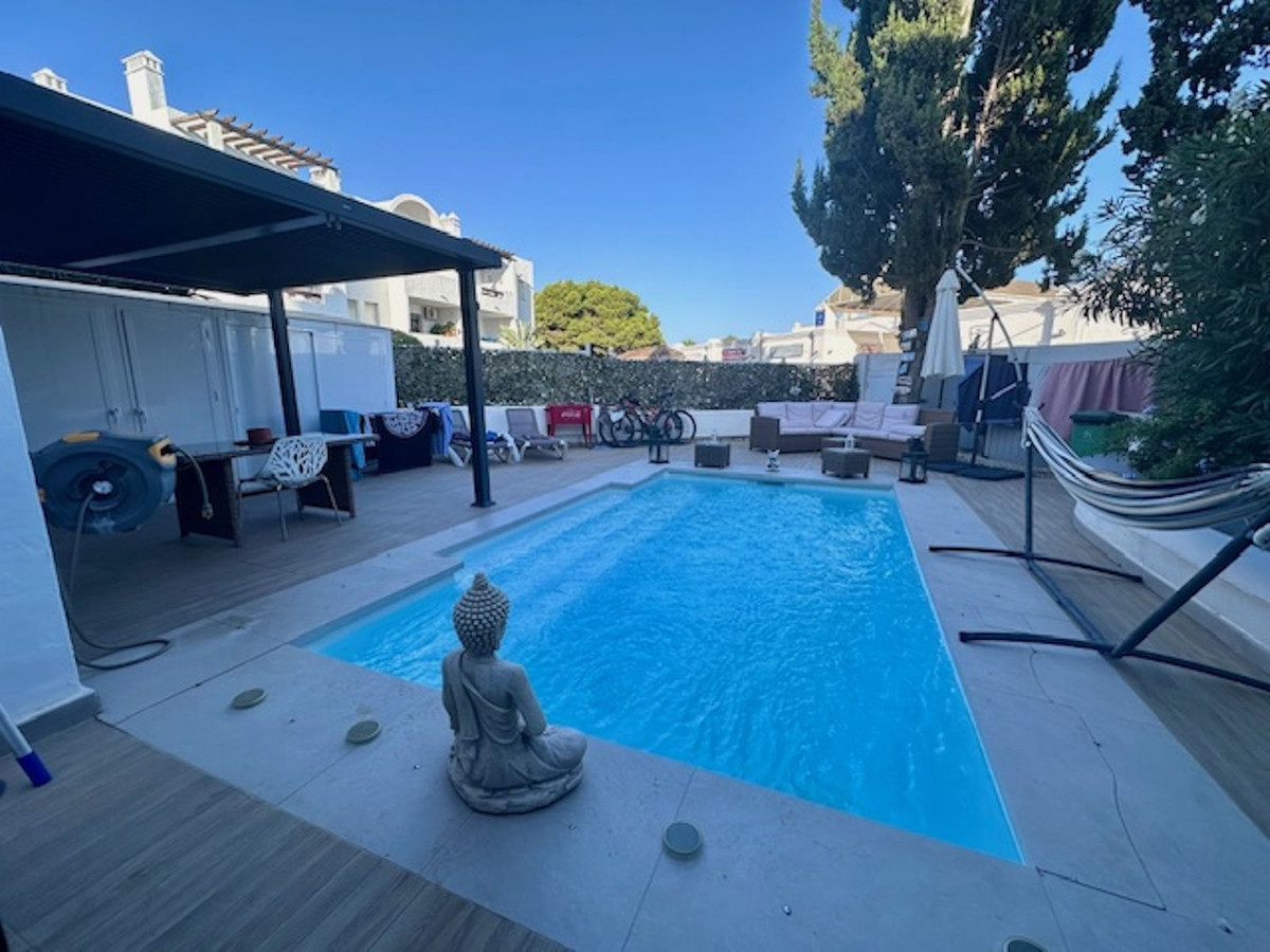 Apartment for sale in Estepona | 2 bedrooms H5130955