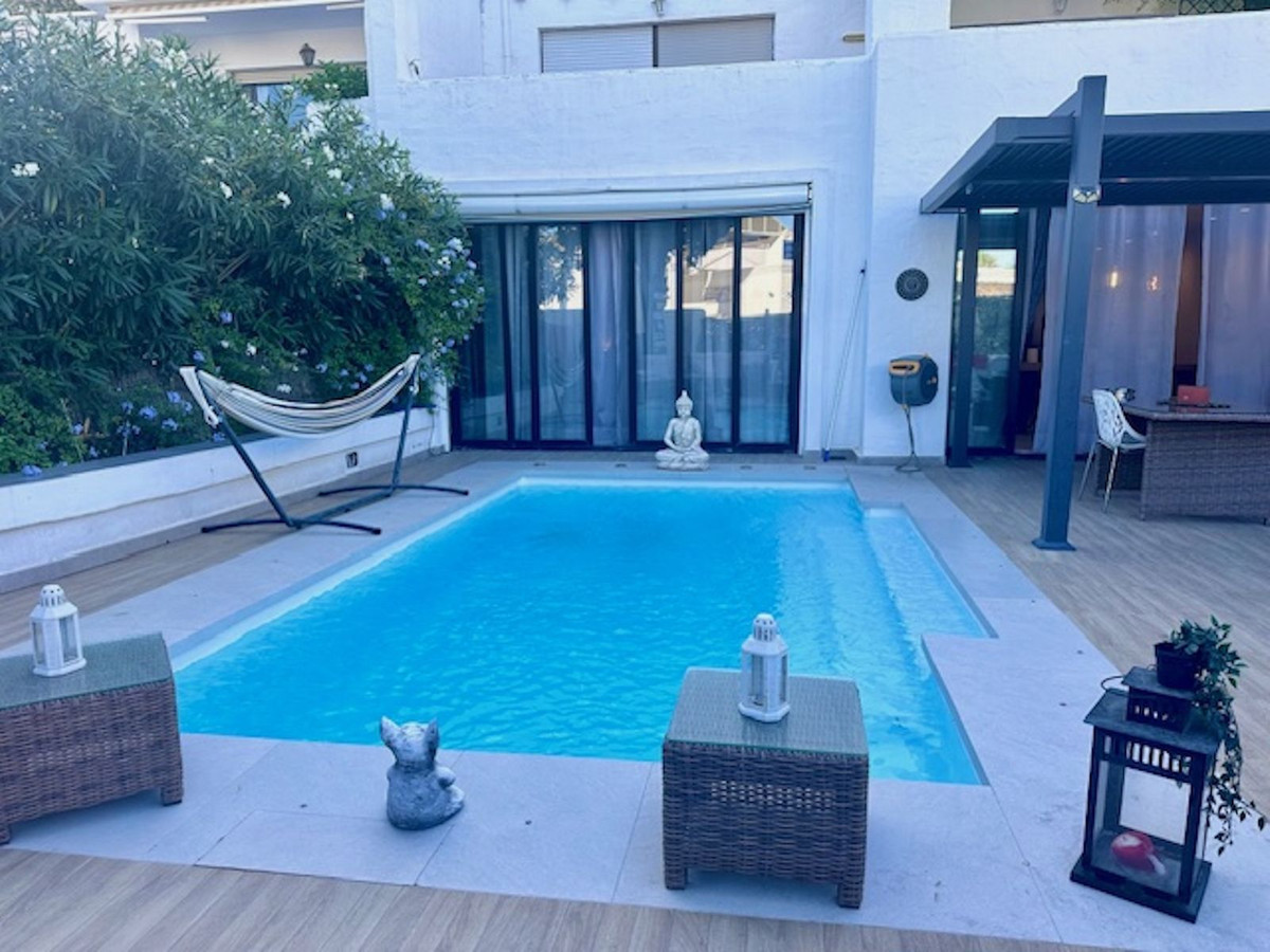 Apartment for sale in Estepona | 2 bedrooms H5130955
