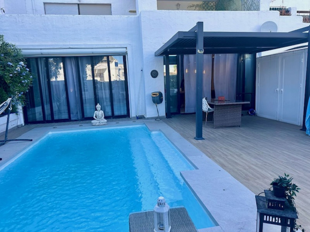 Apartment for sale in Estepona | 2 bedrooms H5130955