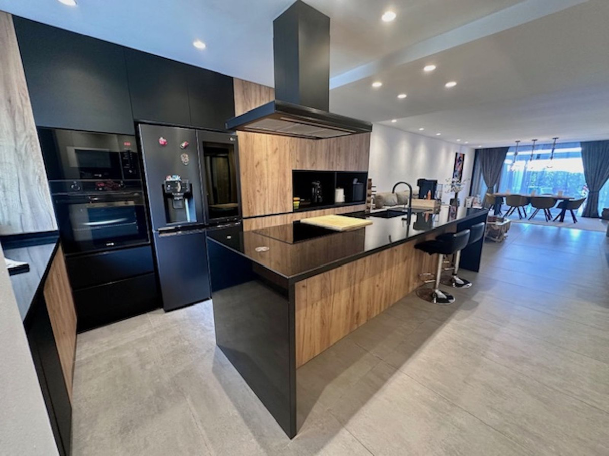 Apartment for sale in Estepona | 2 bedrooms H5130955