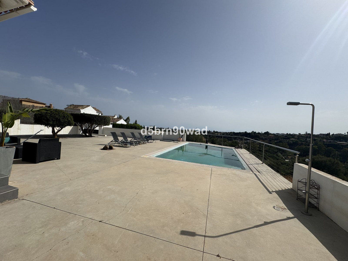 Detached Villa for sale in Estepona | 4 bedrooms H5130982