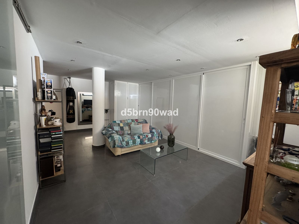 Detached Villa for sale in Estepona | 4 bedrooms H5130982