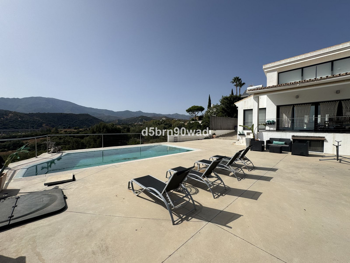 Detached Villa for sale in Estepona | 4 bedrooms H5130982