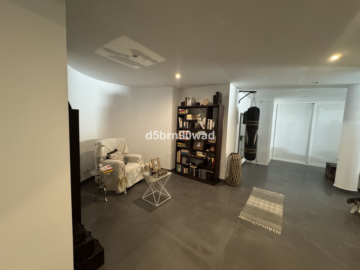 Detached Villa for sale in Estepona | 4 bedrooms H5130982