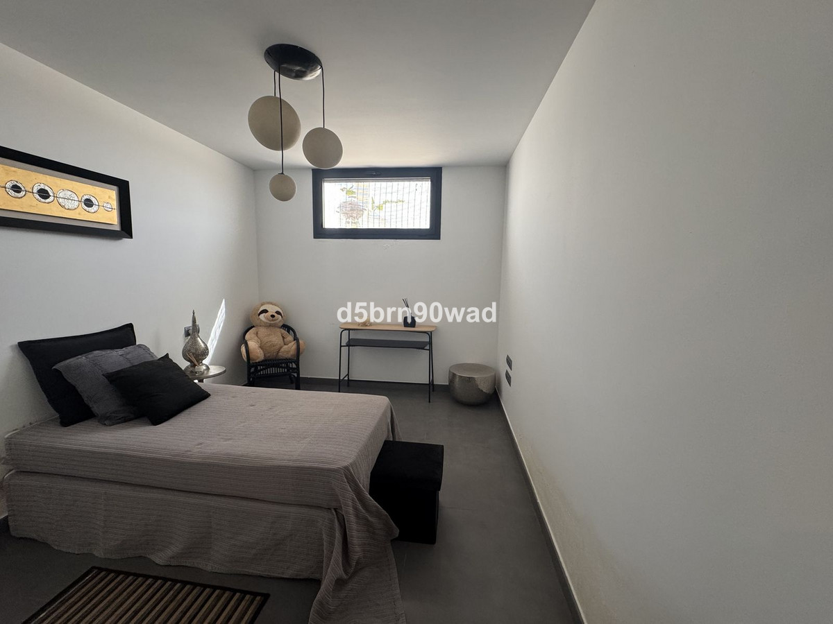 Detached Villa for sale in Estepona | 4 bedrooms H5130982