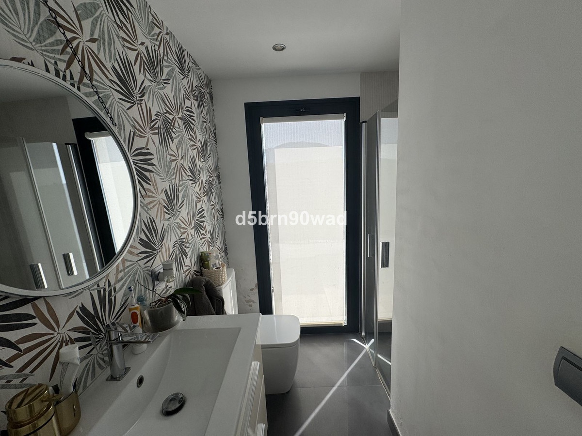 Detached Villa for sale in Estepona | 4 bedrooms H5130982