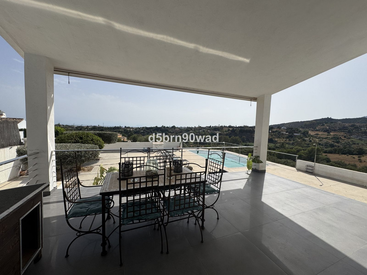 Detached Villa for sale in Estepona | 4 bedrooms H5130982