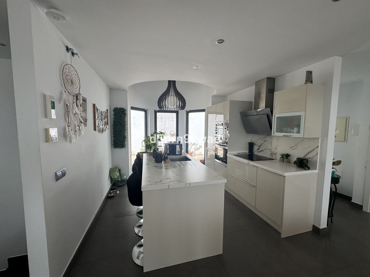 Detached Villa for sale in Estepona | 4 bedrooms H5130982