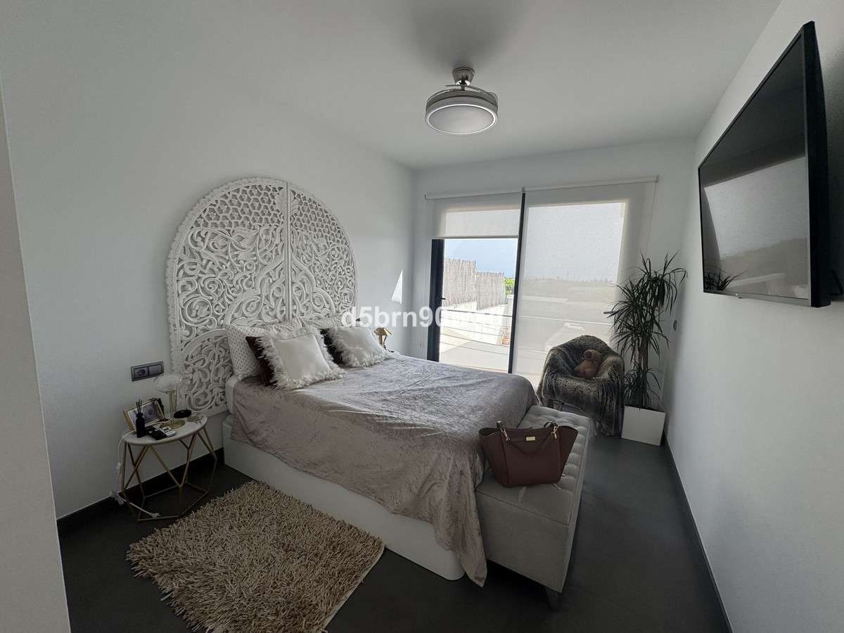 Detached Villa for sale in Estepona | 4 bedrooms H5130982