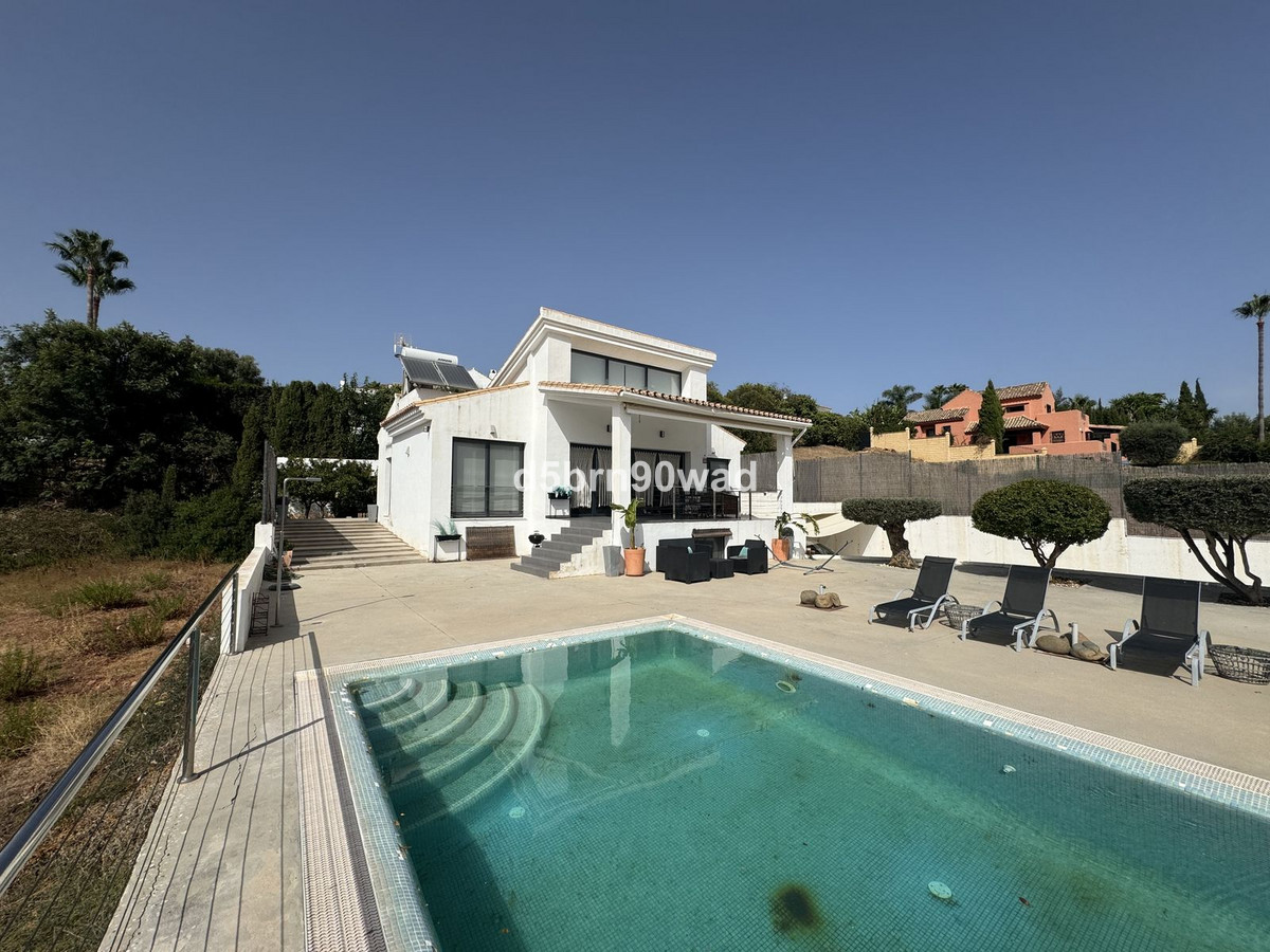 Detached Villa for sale in Estepona | 4 bedrooms H5130982