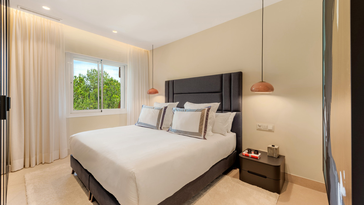 Apartment for sale in Estepona | 3 bedrooms H5131093