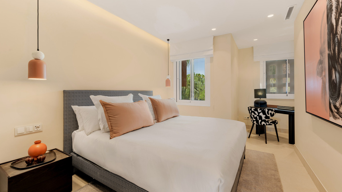 Apartment for sale in Estepona | 3 bedrooms H5131093