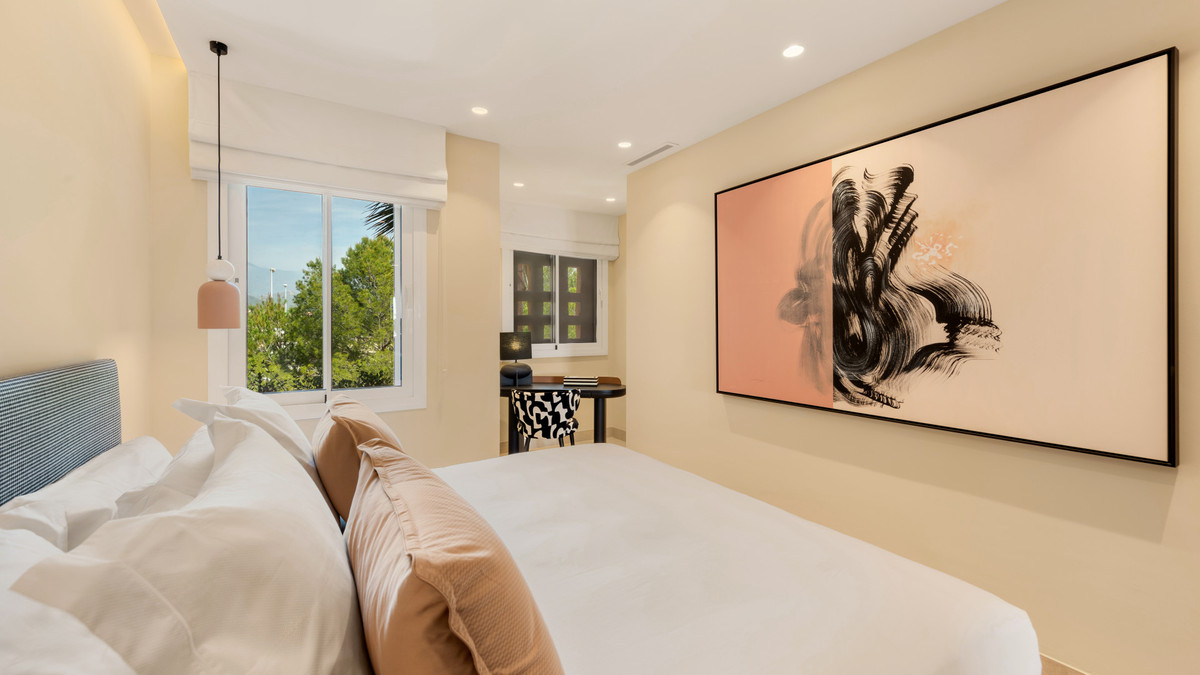 Apartment for sale in Estepona | 3 bedrooms H5131093