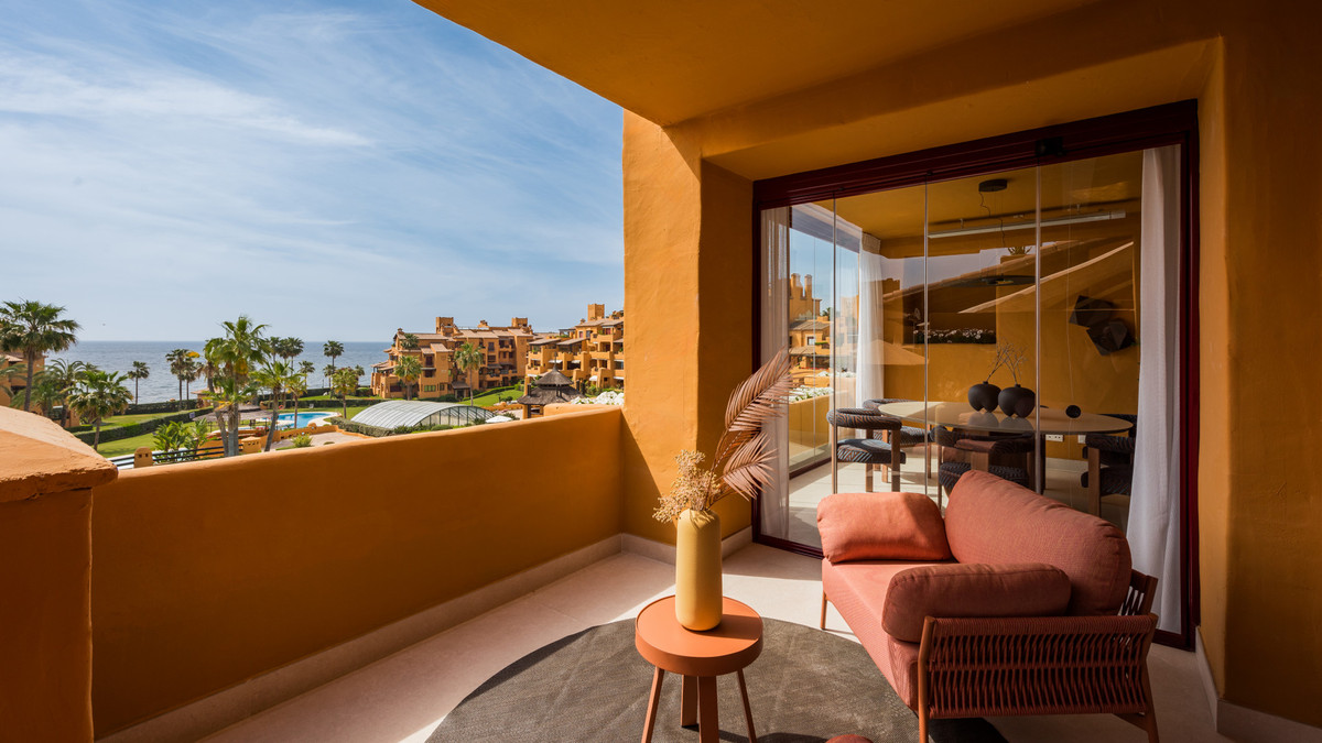 Apartment for sale in Estepona | 3 bedrooms H5131093
