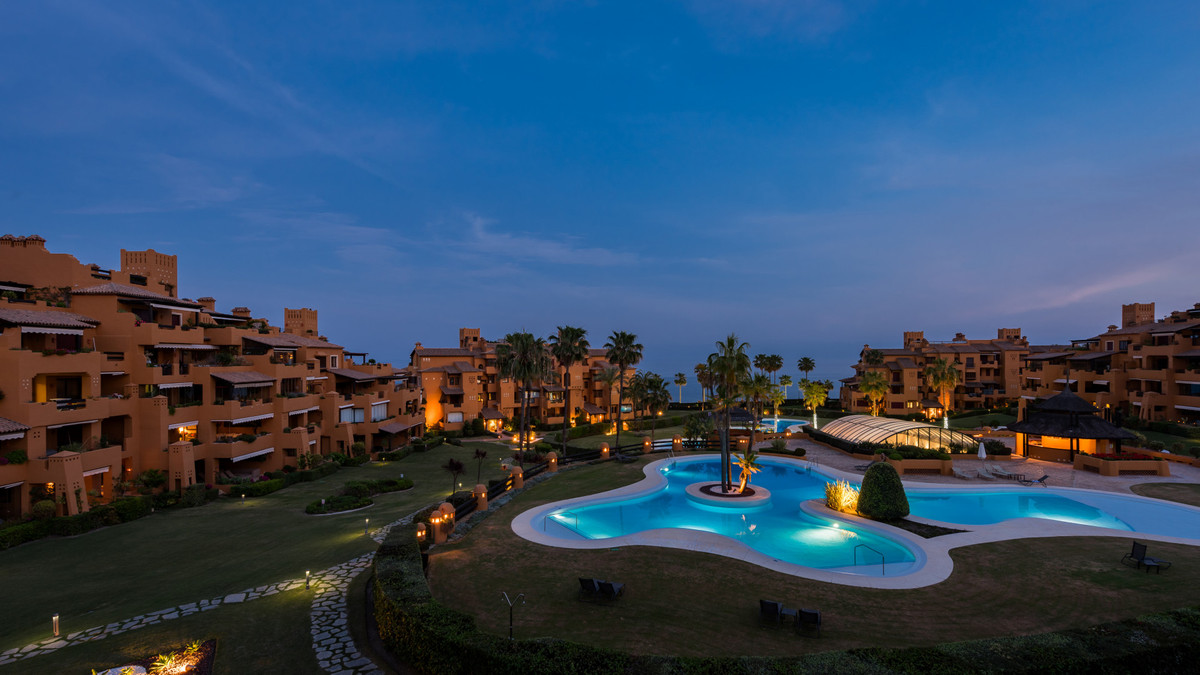 Apartment for sale in Estepona | 3 bedrooms H5131093