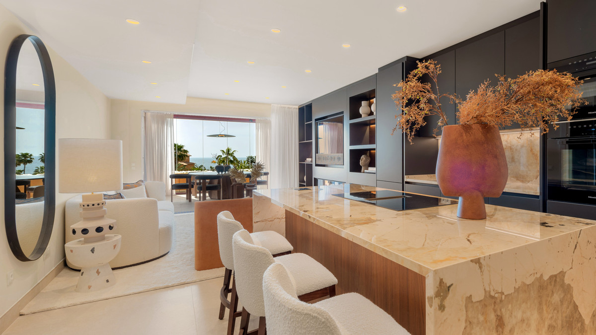 Apartment for sale in Estepona | 3 bedrooms H5131093