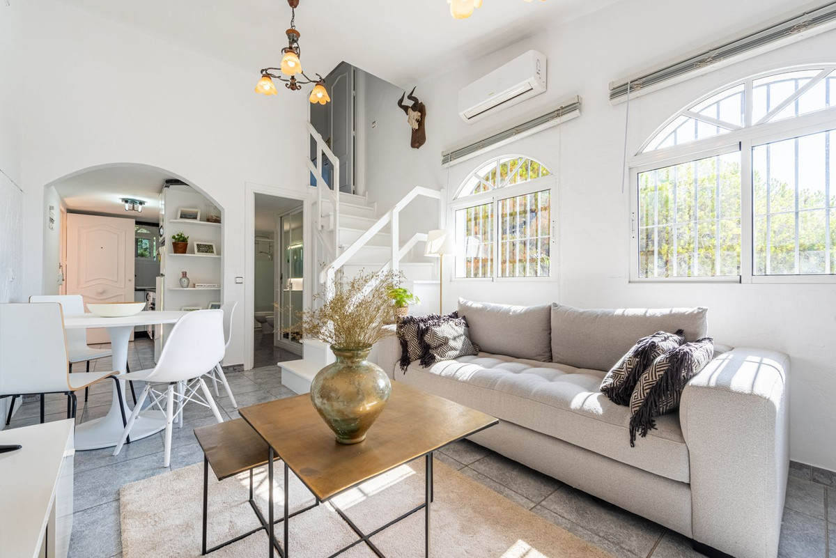 Apartment for sale in Estepona | 2 bedrooms H5131615