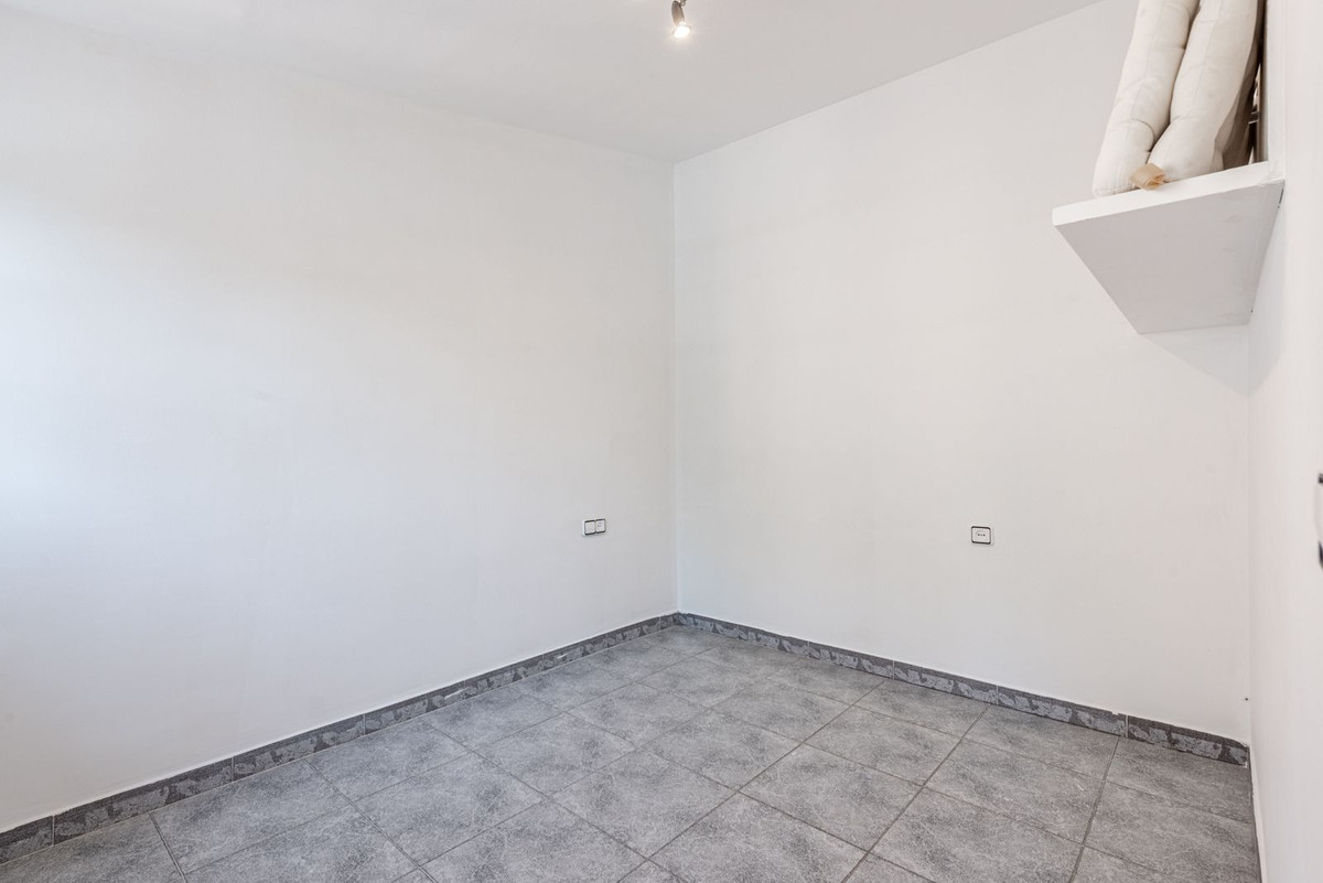 Apartment for sale in Estepona | 2 bedrooms H5131615